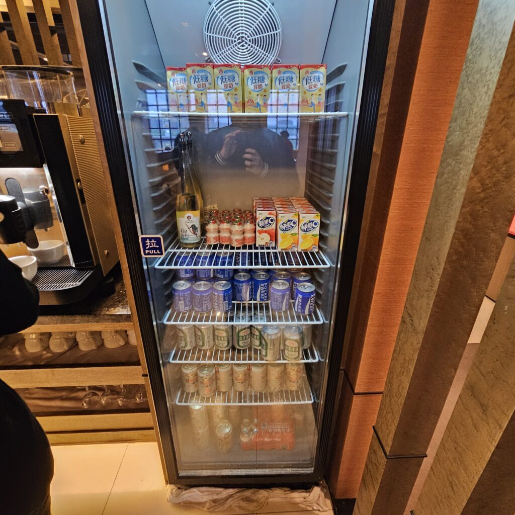 Review: Taipei Songshan Airport VIP Lounge (TSA) 12 Taipei Songshan VIP Lounge Drinks