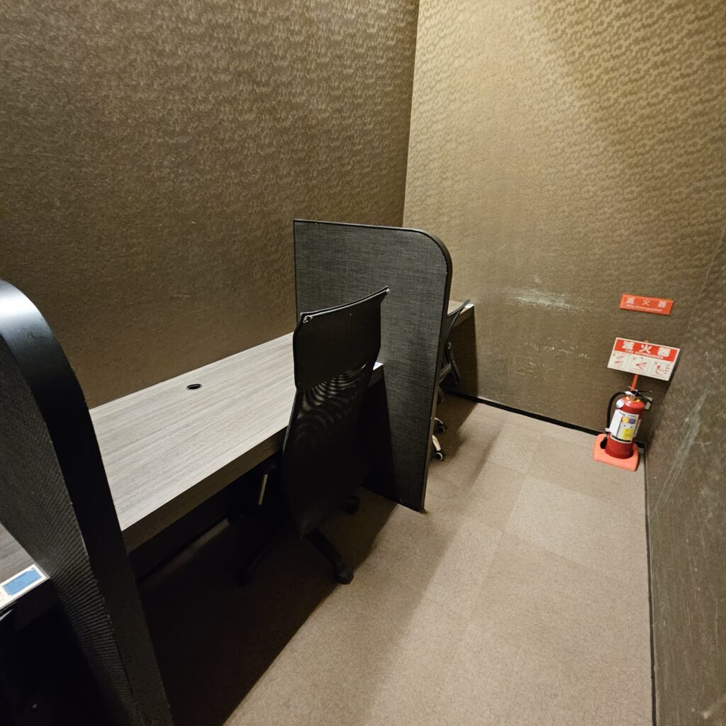 Review: Taipei Songshan Airport VIP Lounge (TSA) 5 Taipei Songshan VIP Lounge Work Space