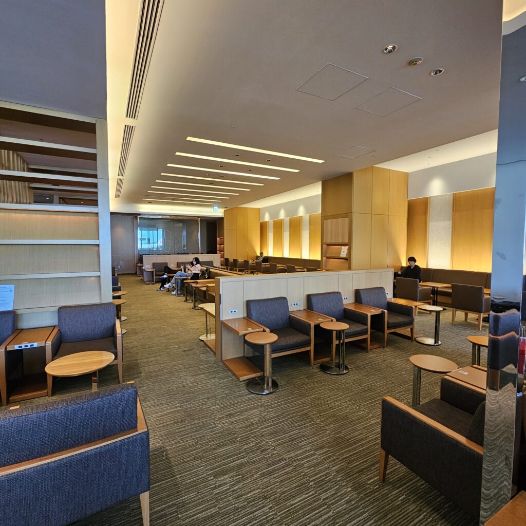 JAL Sakura Lounge NRT Lower Floor