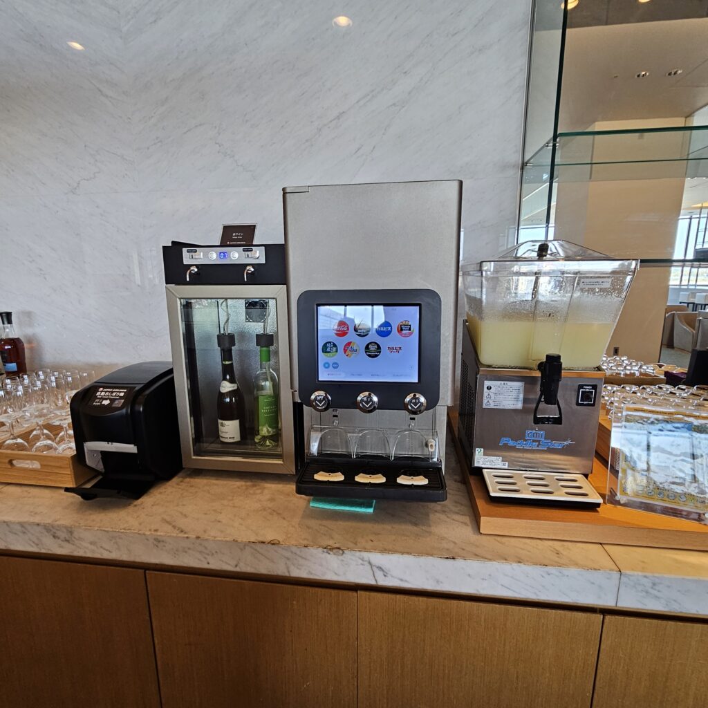 JAL Sakura Lounge NRT Lower Floor Drink Station