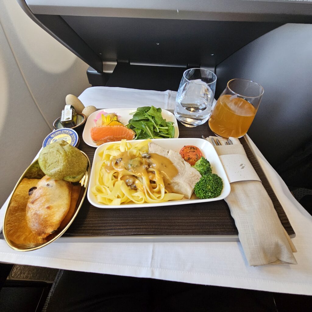 Starlux A330-900neo Business Class Meal