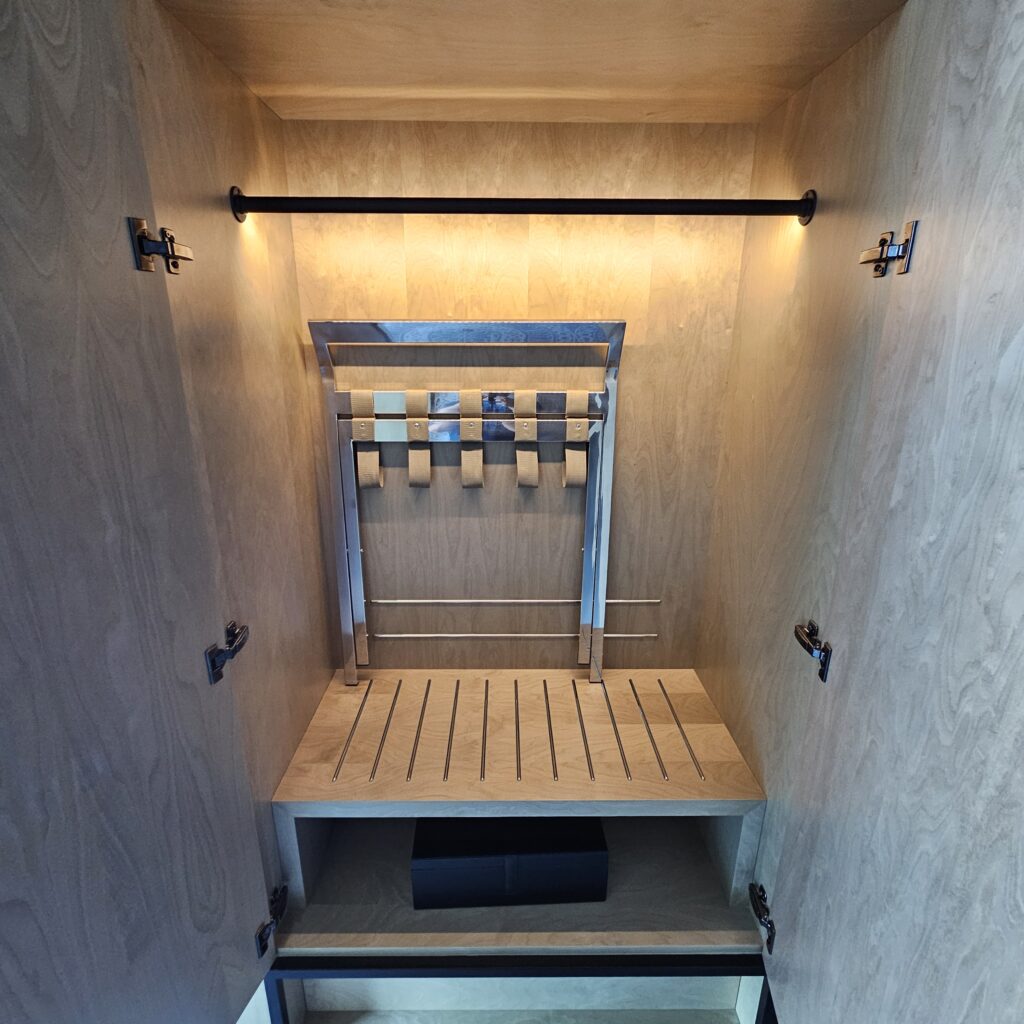 Paragraph Freedom Square Tbilisi Premium Suite Closet