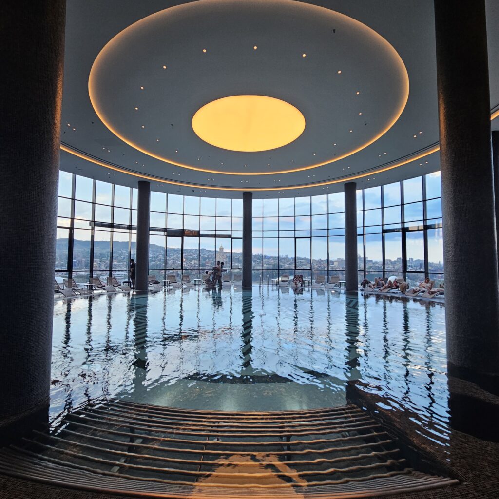 Paragraph Freedom Square Circular Pool