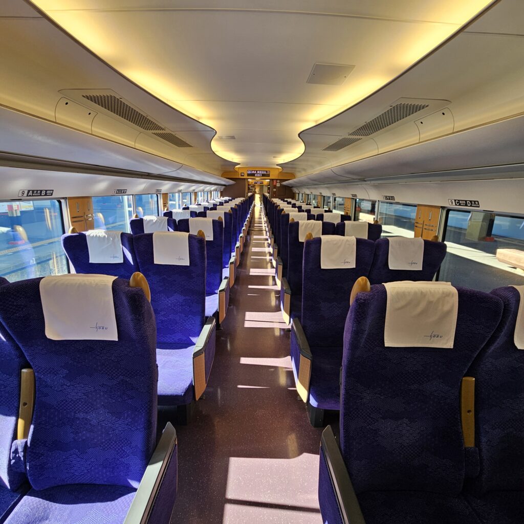 Review: Revaty Kegon (Tobu 500-series) Limited Express Train (Nikko-Asakusa) 2 Revaty Train Cabin