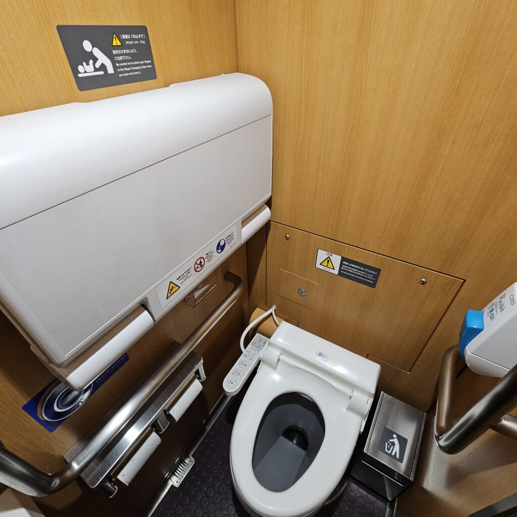 Review: Revaty Kegon (Tobu 500-series) Limited Express Train (Nikko-Asakusa) 8 Revaty Train Toilet